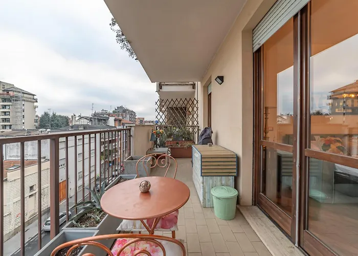 5' From Bocconi With 2 Bedr And 2 Bathr * Milánó