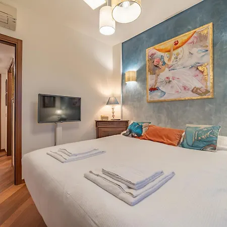 Apartman 5' From Bocconi With 2 Bedr And 2 Bathr